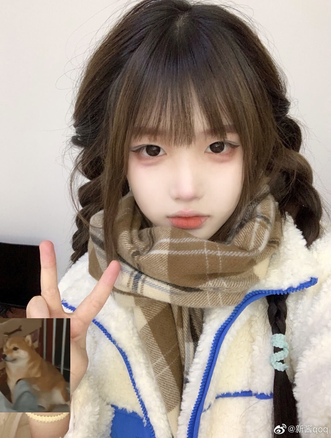 微博美女小姐姐推荐@新酱qoq,双马尾也太可爱了！