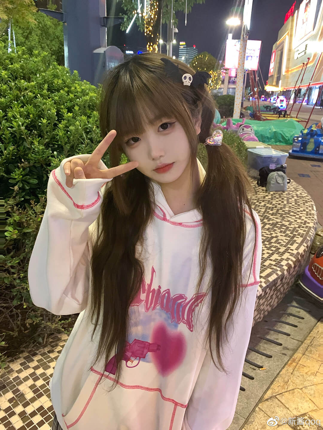 微博美女小姐姐推荐@新酱qoq,双马尾也太可爱了！