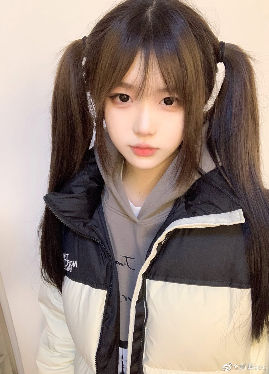 微博美女小姐姐推荐@新酱qoq,双马尾也太可爱了！