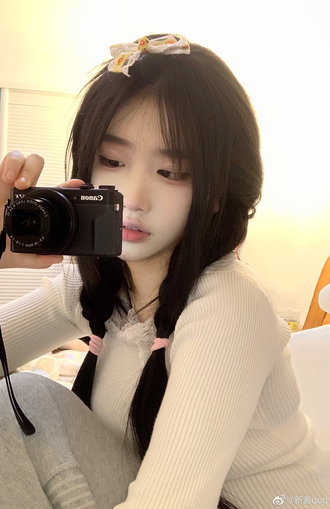 微博美女小姐姐推荐@新酱qoq,双马尾也太可爱了！