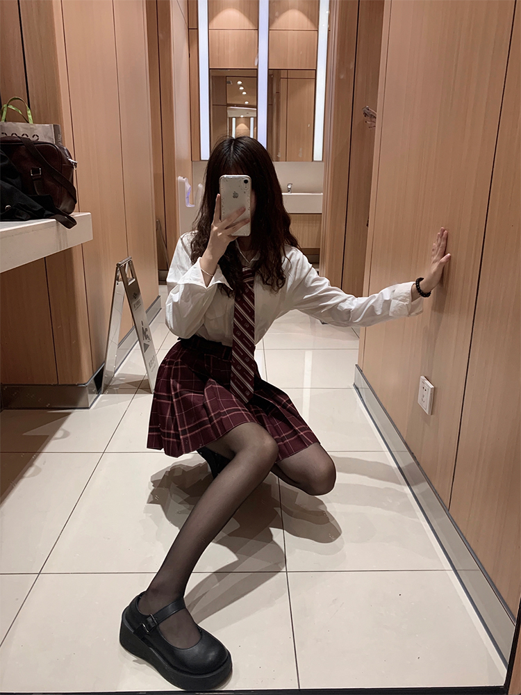 jk黑丝制服-小姐姐自拍图片