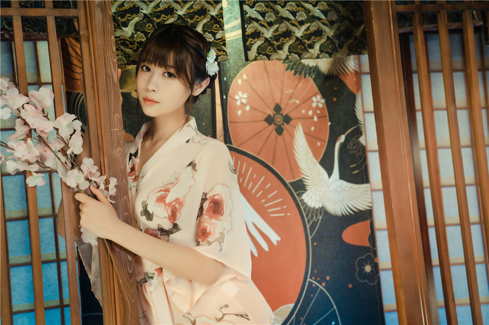 知名动漫博主《奈汐酱nice》和服近照