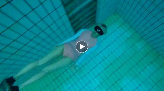 折耳鱼不呼吸9分钟泳池视频是什么梗？lovely璐璐酱泳池视频