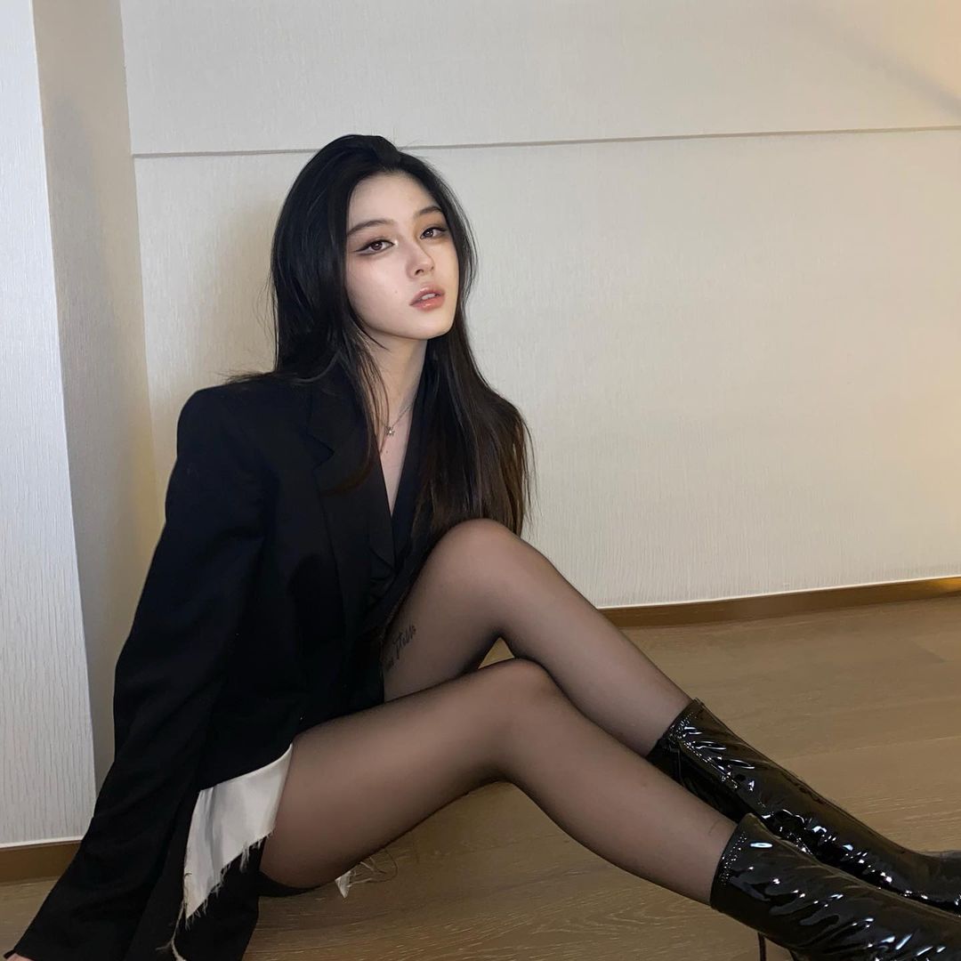 御姐系长发正妹[阿宅]长相清秀气质俱佳