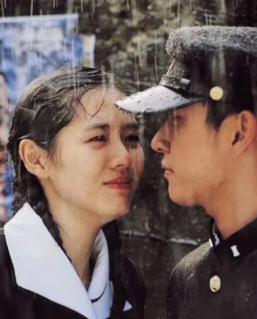 有什么电影适合情侣晚上在家看？