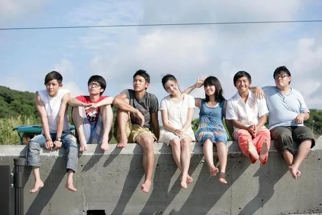 有什么电影适合情侣晚上在家看？