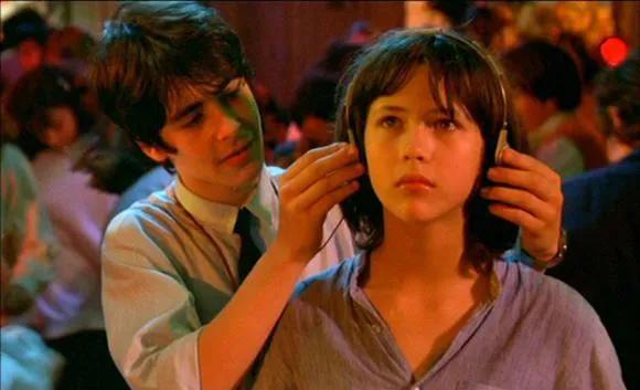 有什么电影适合情侣晚上在家看？