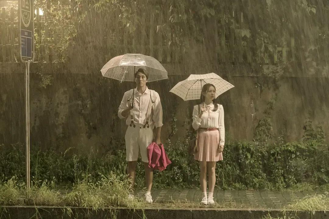 有什么电影适合情侣晚上在家看？