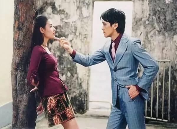 有什么电影适合情侣晚上在家看？