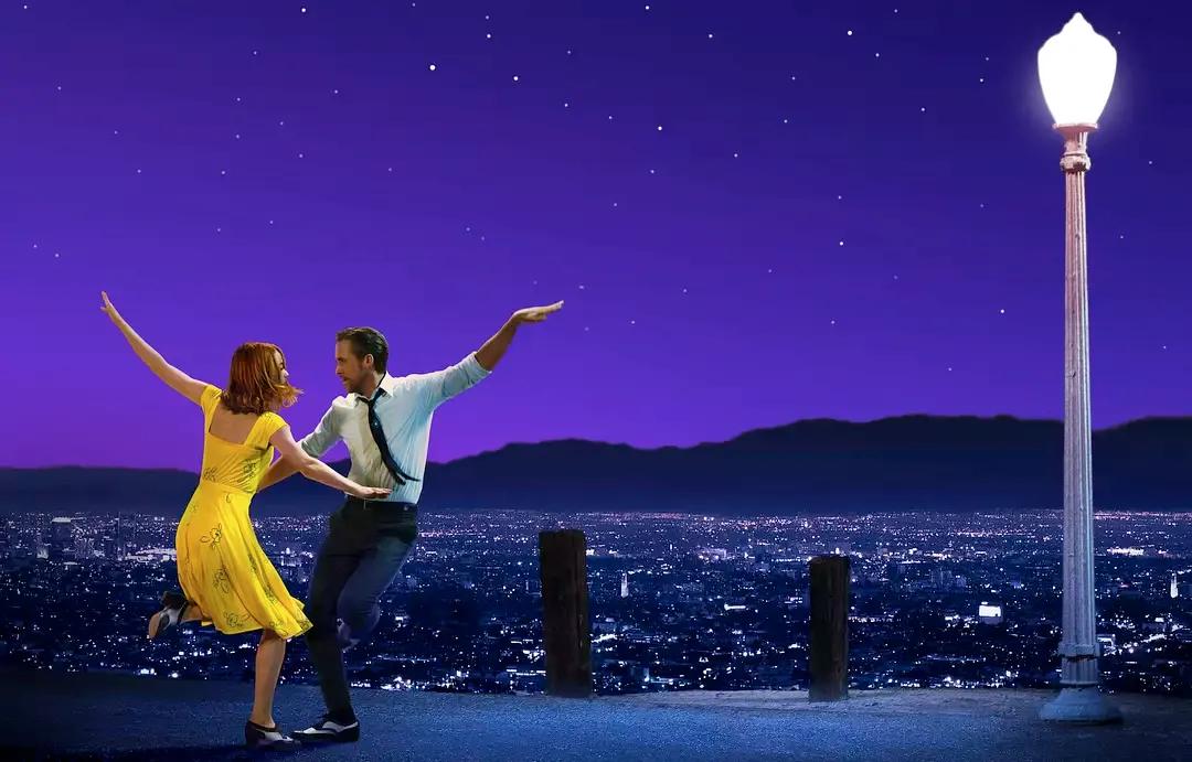 有什么电影适合情侣晚上在家看？