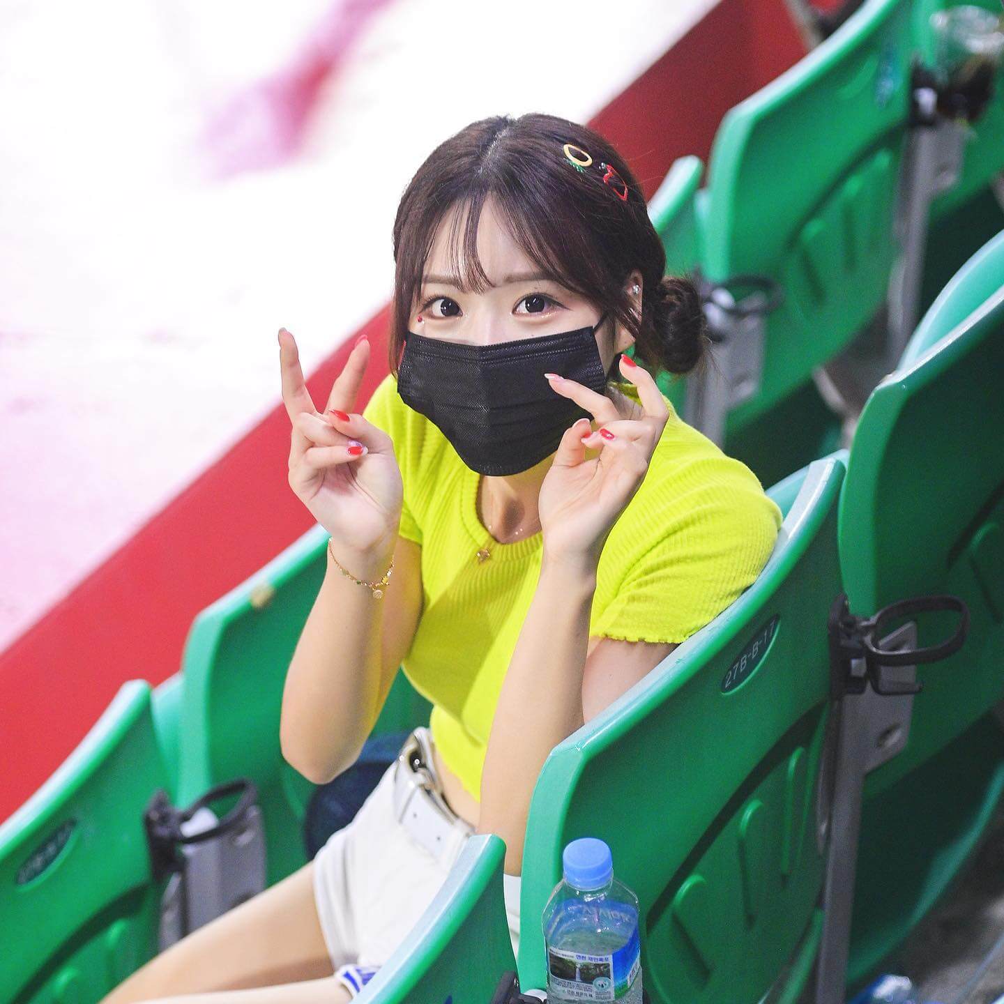 可爱的韩国啦啦队队长崔洪罗图片