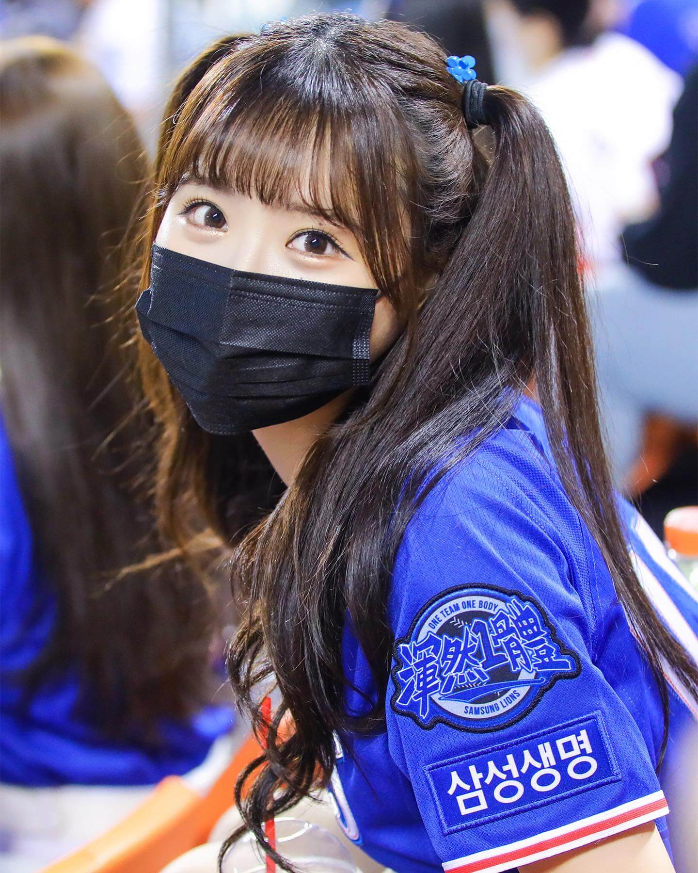 可爱的韩国啦啦队队长崔洪罗图片