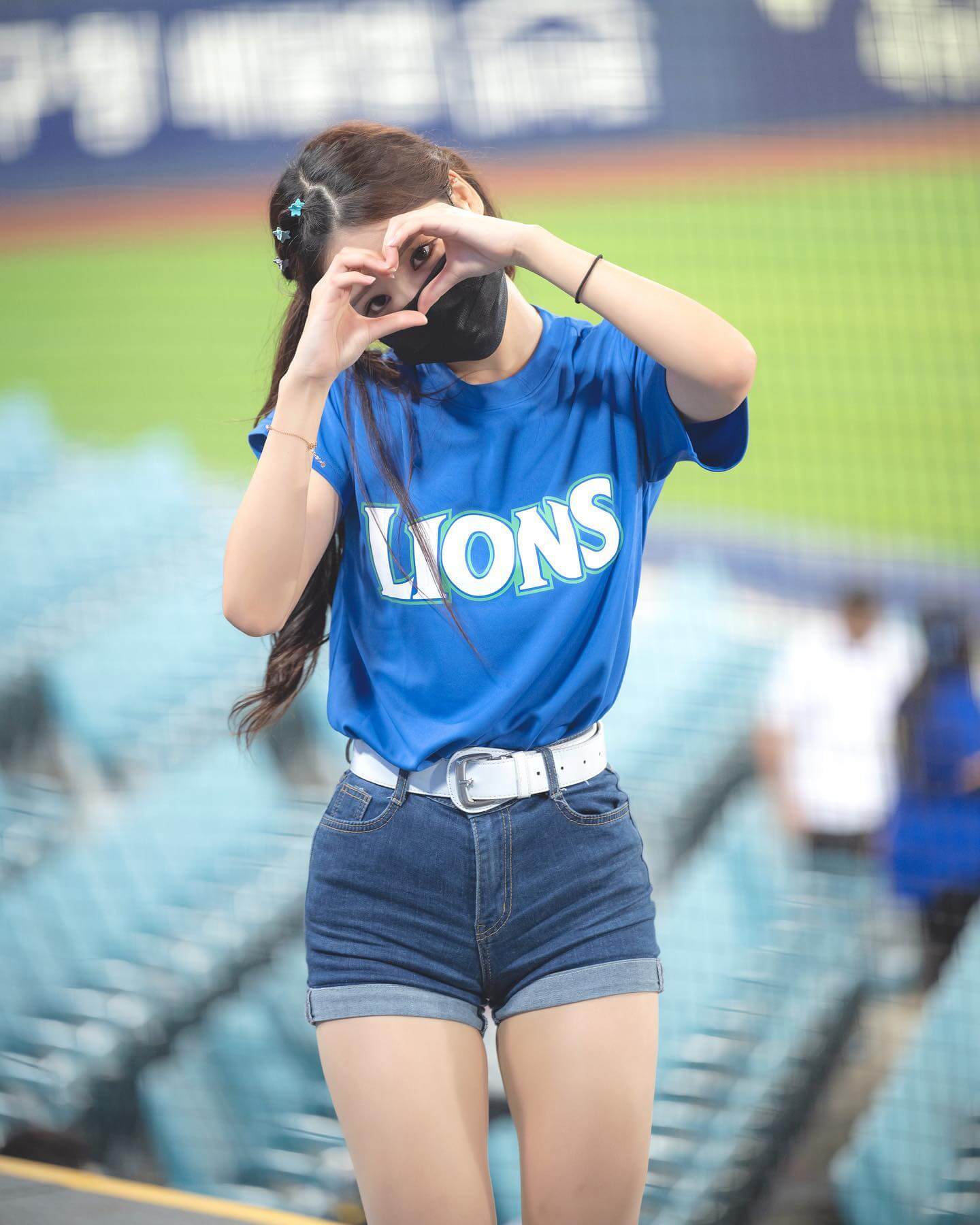 可爱的韩国啦啦队队长崔洪罗图片