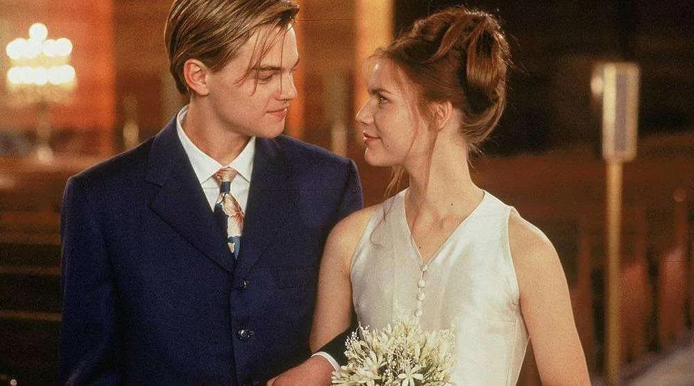 有什么电影适合情侣晚上在家看？