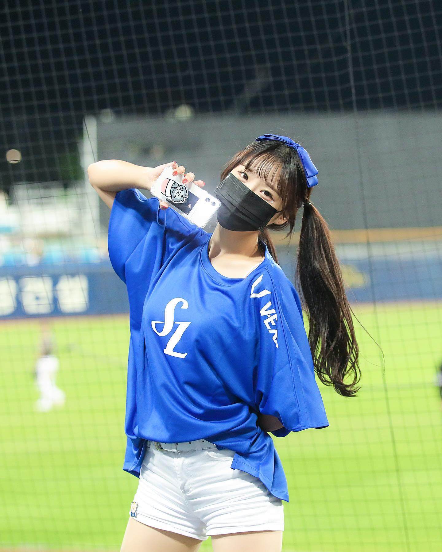 可爱的韩国啦啦队队长崔洪罗图片