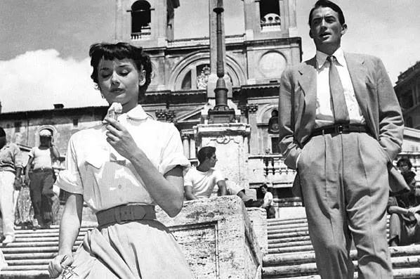 有什么电影适合情侣晚上在家看？