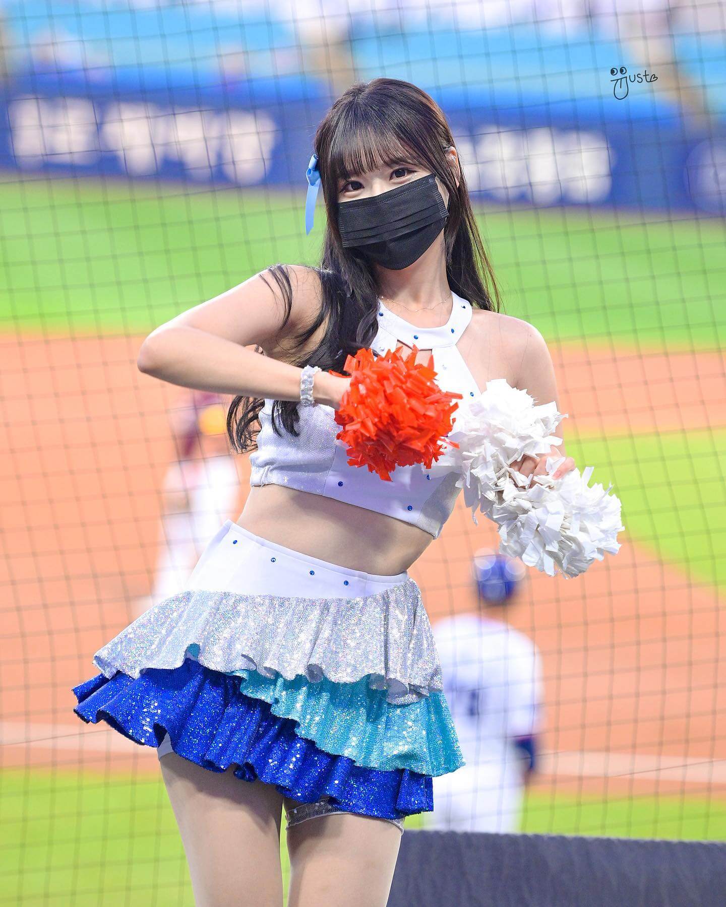 可爱的韩国啦啦队队长崔洪罗图片