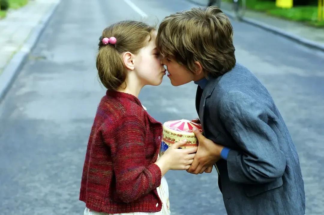 有什么电影适合情侣晚上在家看？