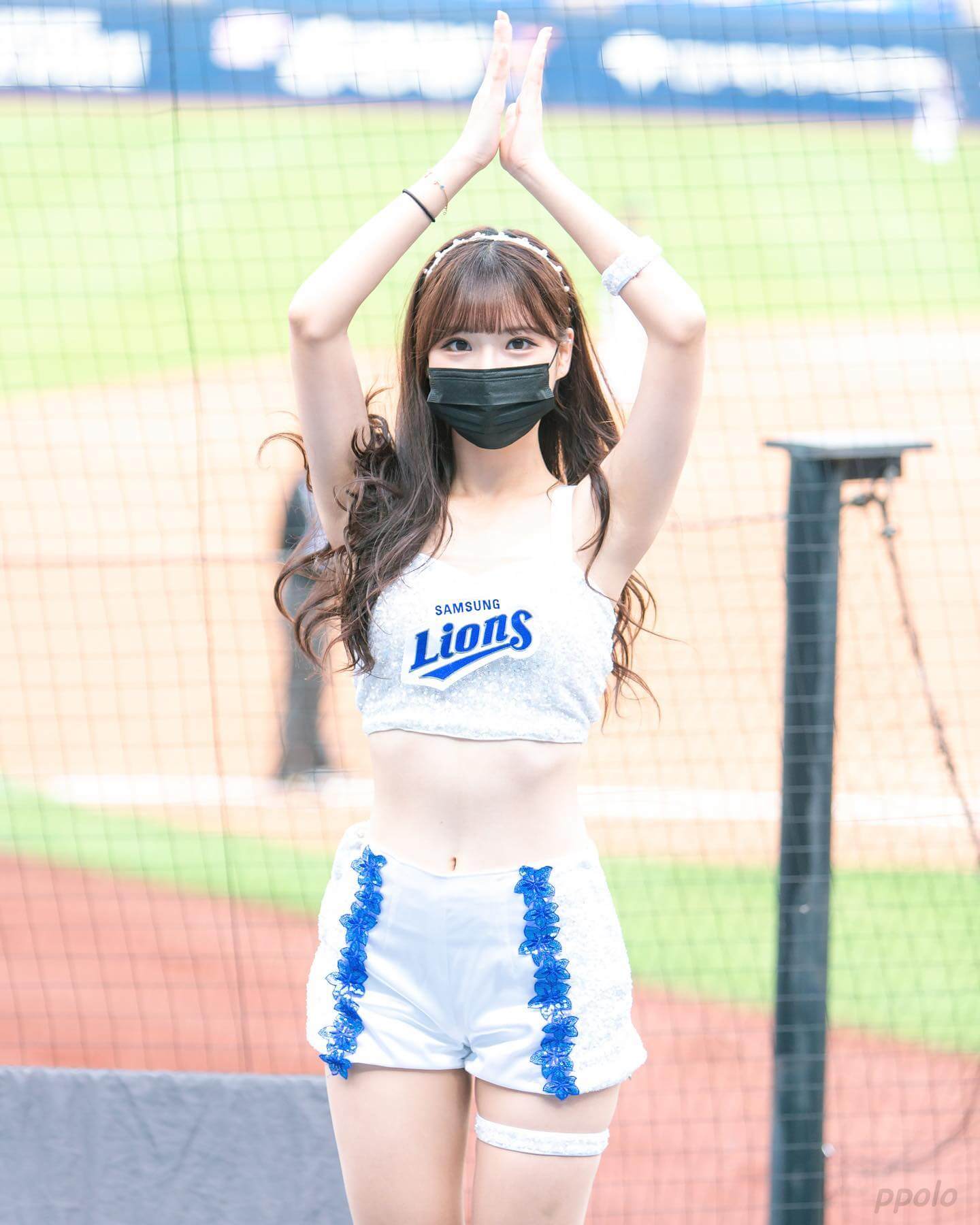 可爱的韩国啦啦队队长崔洪罗图片