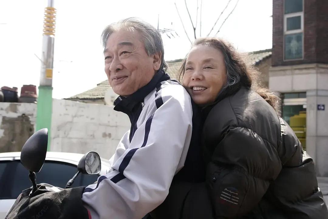 有什么电影适合情侣晚上在家看？