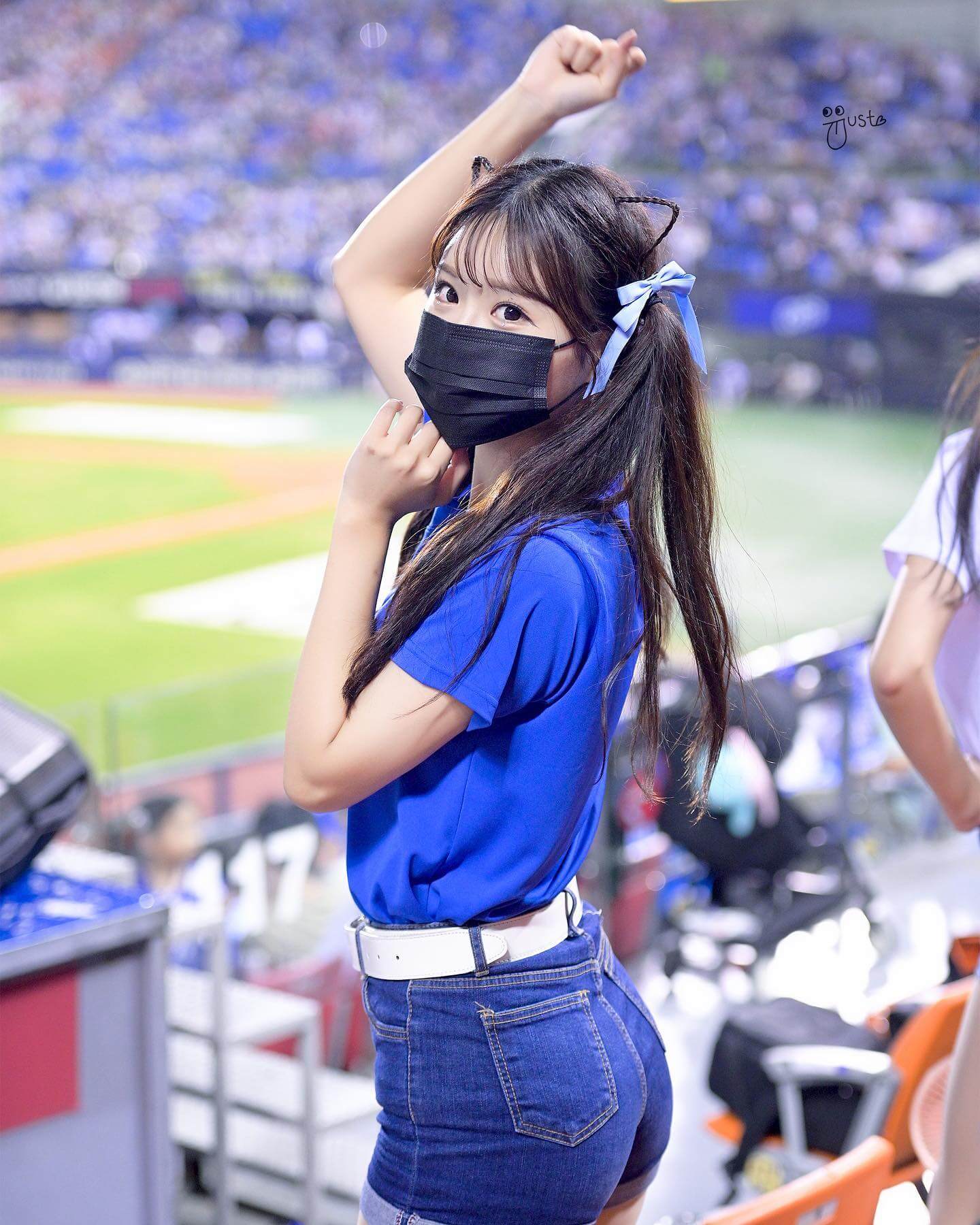 可爱的韩国啦啦队队长崔洪罗图片