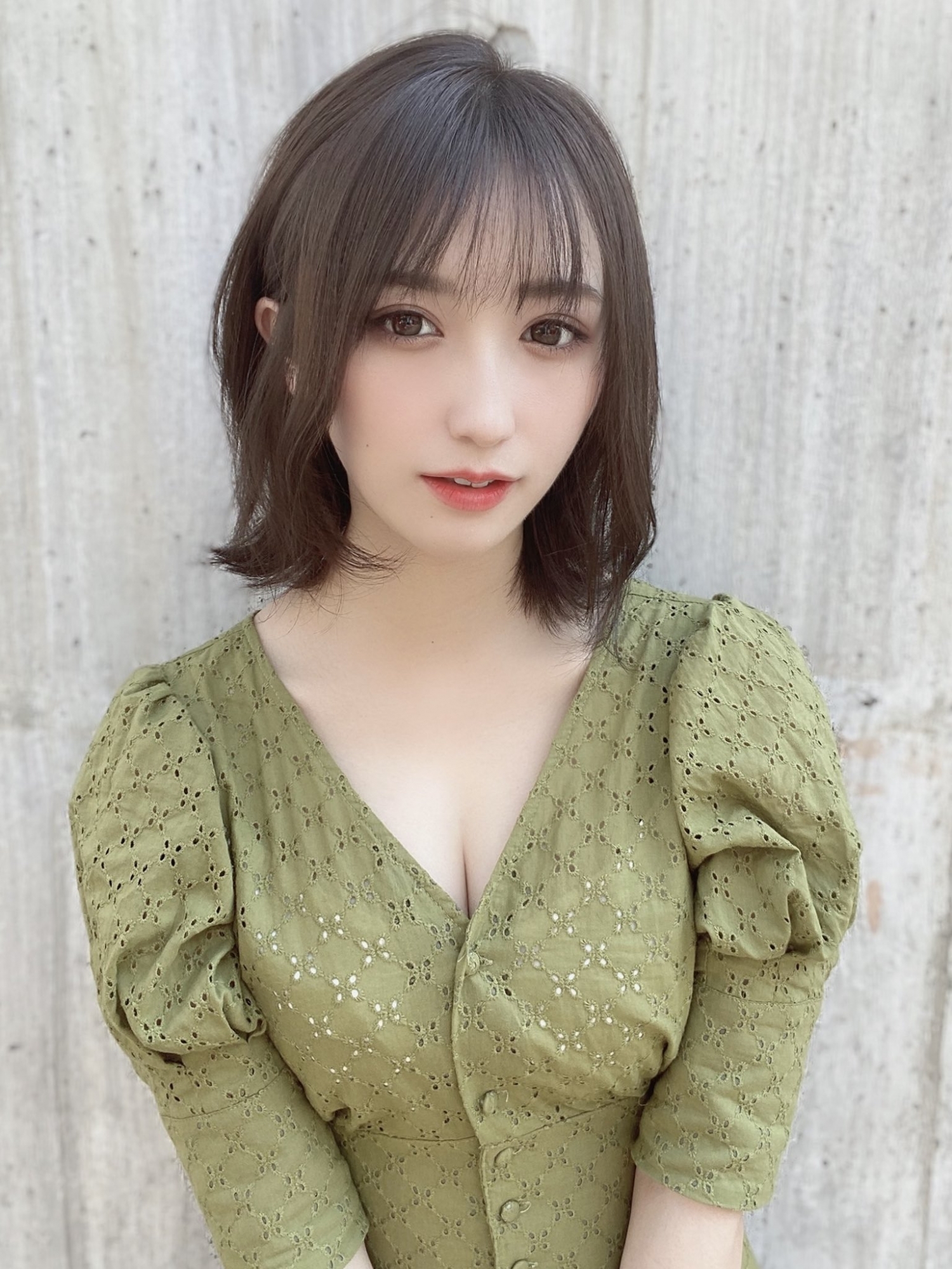 呆萌虎牙妹「伊藤爱真」治愈笑容甜度破表