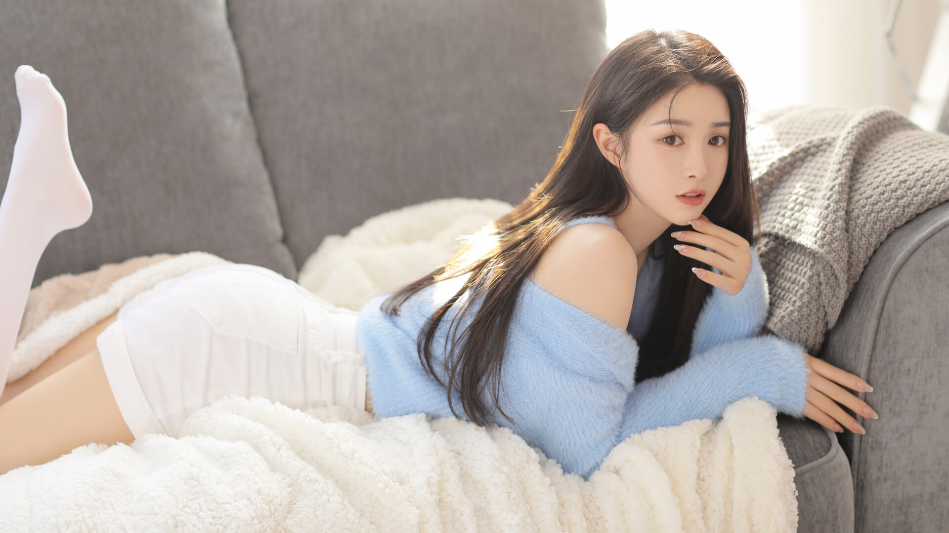 精选《绝美佳人》高清养眼好看好身材美女电脑壁纸