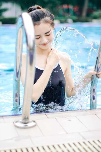 美女比基尼极度性感图片，美女比基尼性感泳装图片大全