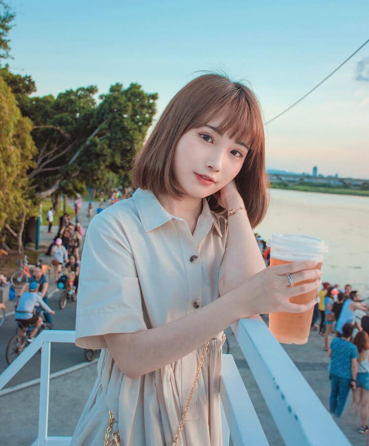 樱木梨乃个人资料照片，爱笑的短发女孩