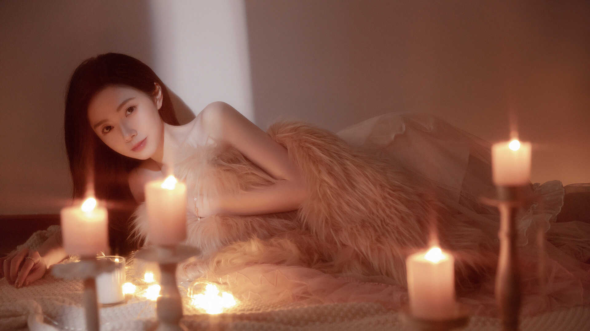 精选《绝美佳人》高清养眼好看好身材美女电脑壁纸