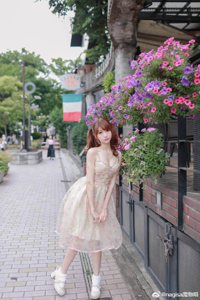 coser不败女王《nagisa魔物喵》