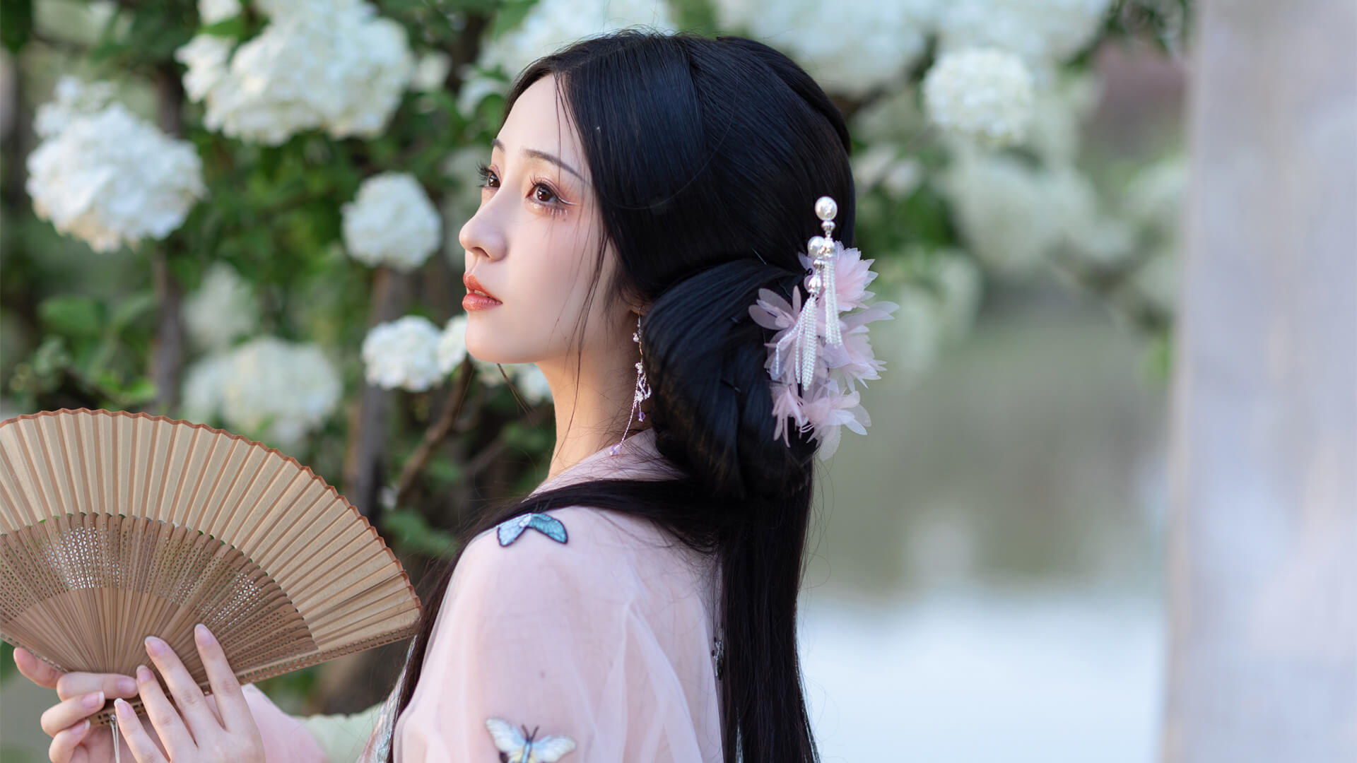 精选《绝美佳人》高清养眼好看好身材美女电脑壁纸