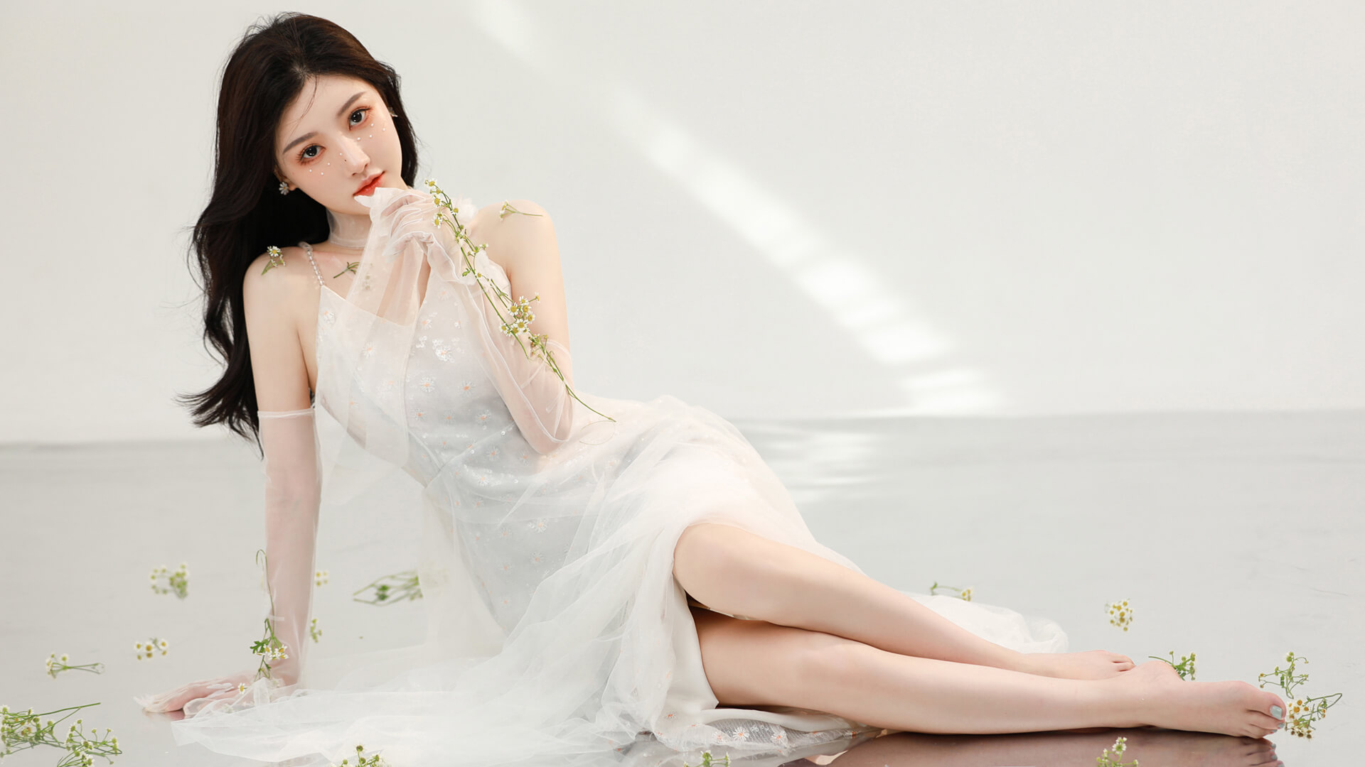 精选《绝美佳人》高清养眼好看好身材美女电脑壁纸