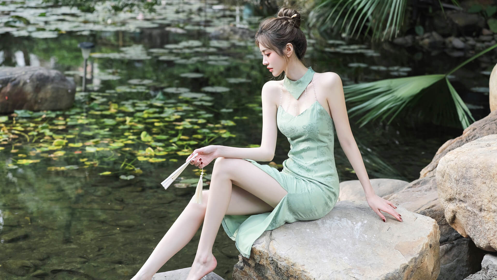 精选《绝美佳人》高清养眼好看好身材美女电脑壁纸