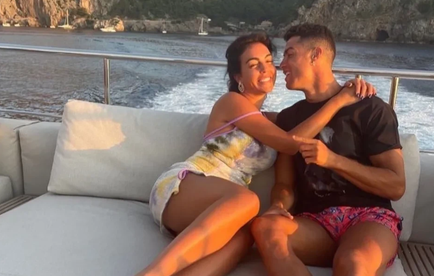 乔治娜每天一次是什么梗