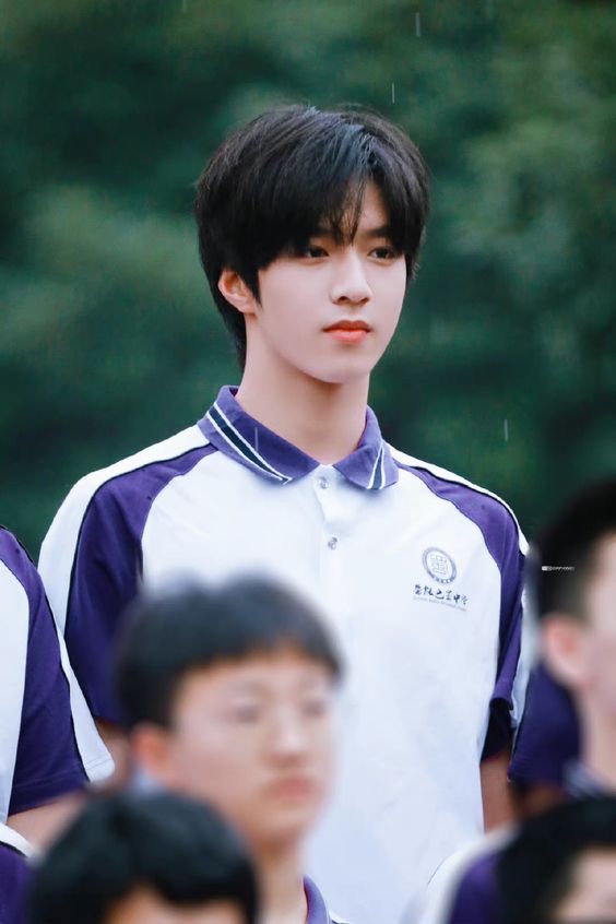 史上最帅初中生是谁，男生多少岁开始变帅？