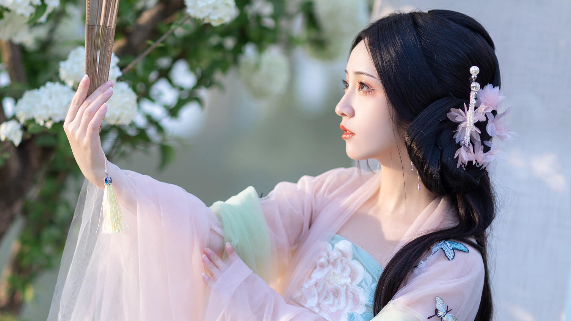 精选《绝美佳人》高清养眼好看好身材美女电脑壁纸