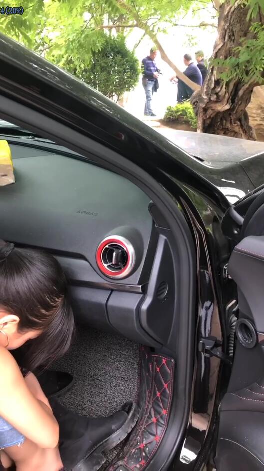 浆果儿马雨琪定制视频流出 场景超市公园问路超大胆！