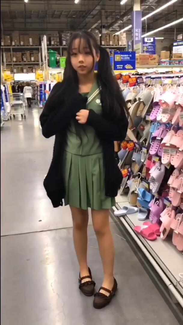 浆果儿马雨琪定制视频流出 场景超市公园问路超大胆！