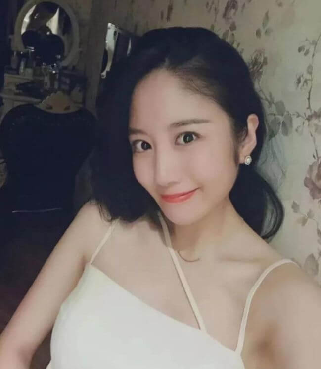 唐山花店老板娘视频被全网疯传，网友调侃老板娘技术不错