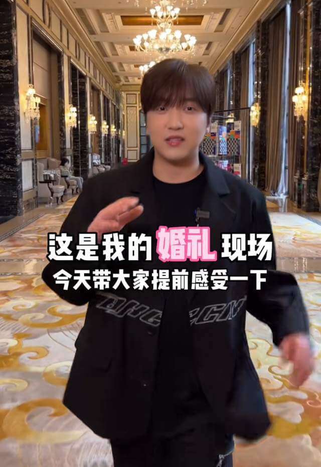 网红白冰婚礼现场曝光!泳池上举办西式婚礼,酒席一桌近万元