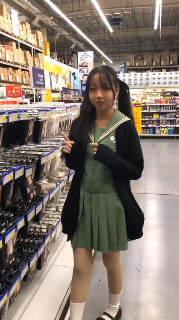 浆果儿马雨琪定制视频流出 场景超市公园问路超大胆！