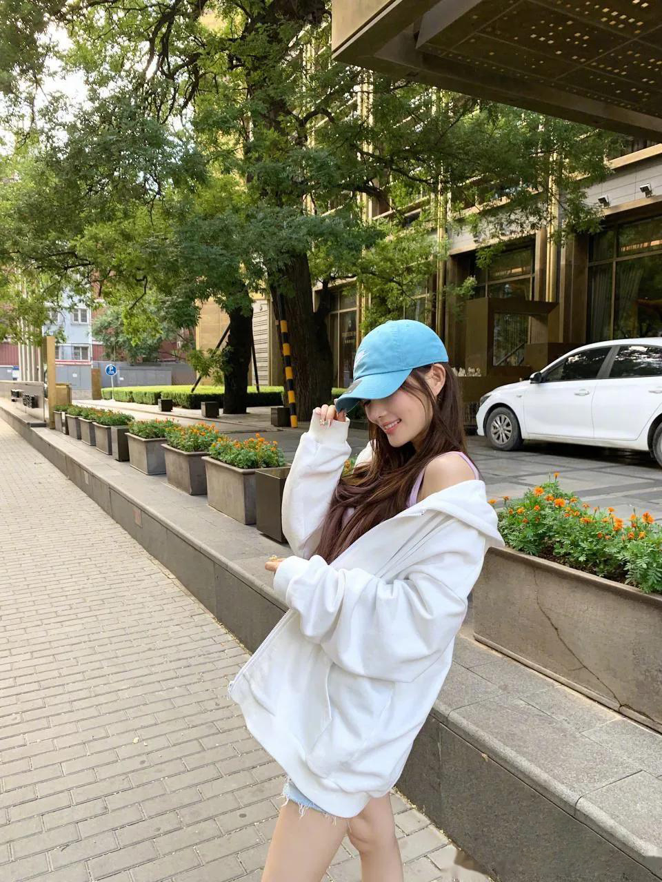 李小璐被嘲乡土风 李小璐秀穿搭网友称像农村村姑