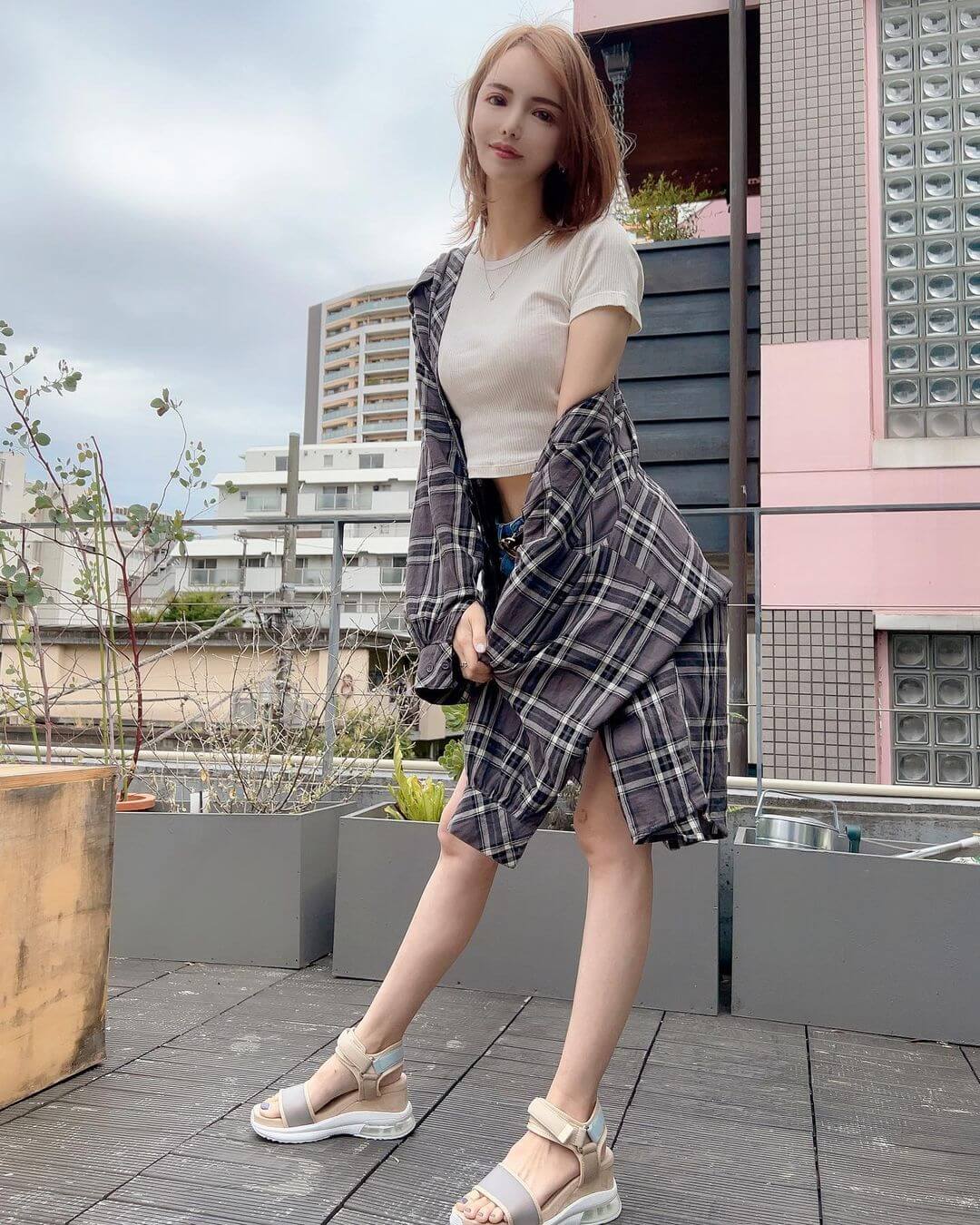 广濑里绪菜(広瀬りおな)个人资料简介及作品图片