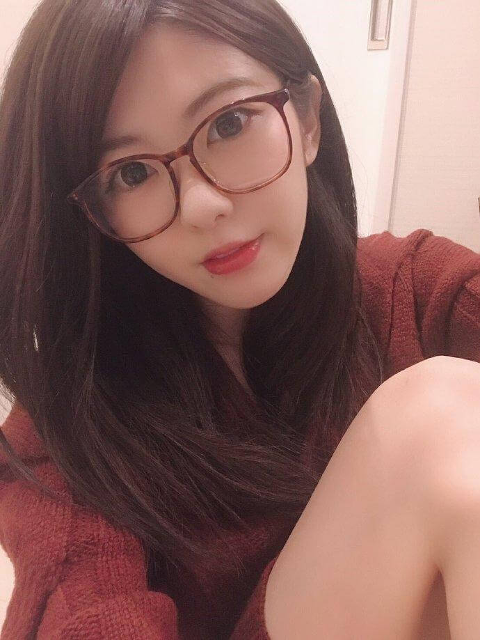 有坂深雪个人资料图片，像精灵一样漂亮可爱的美少女