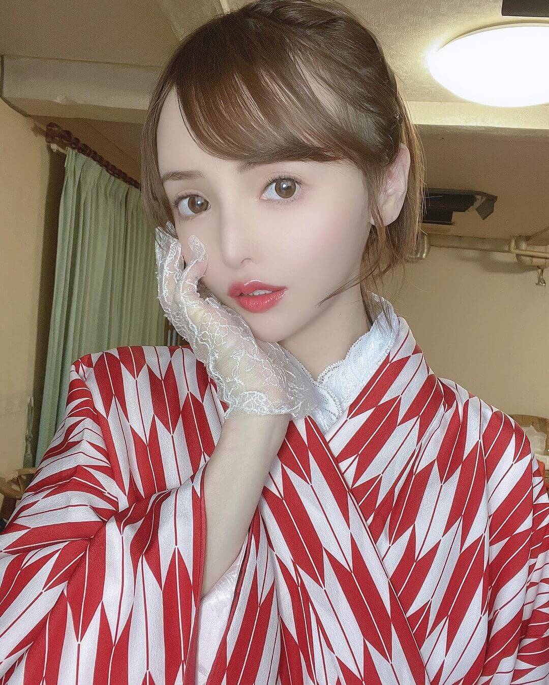 广濑里绪菜(広瀬りおな)个人资料简介及作品图片