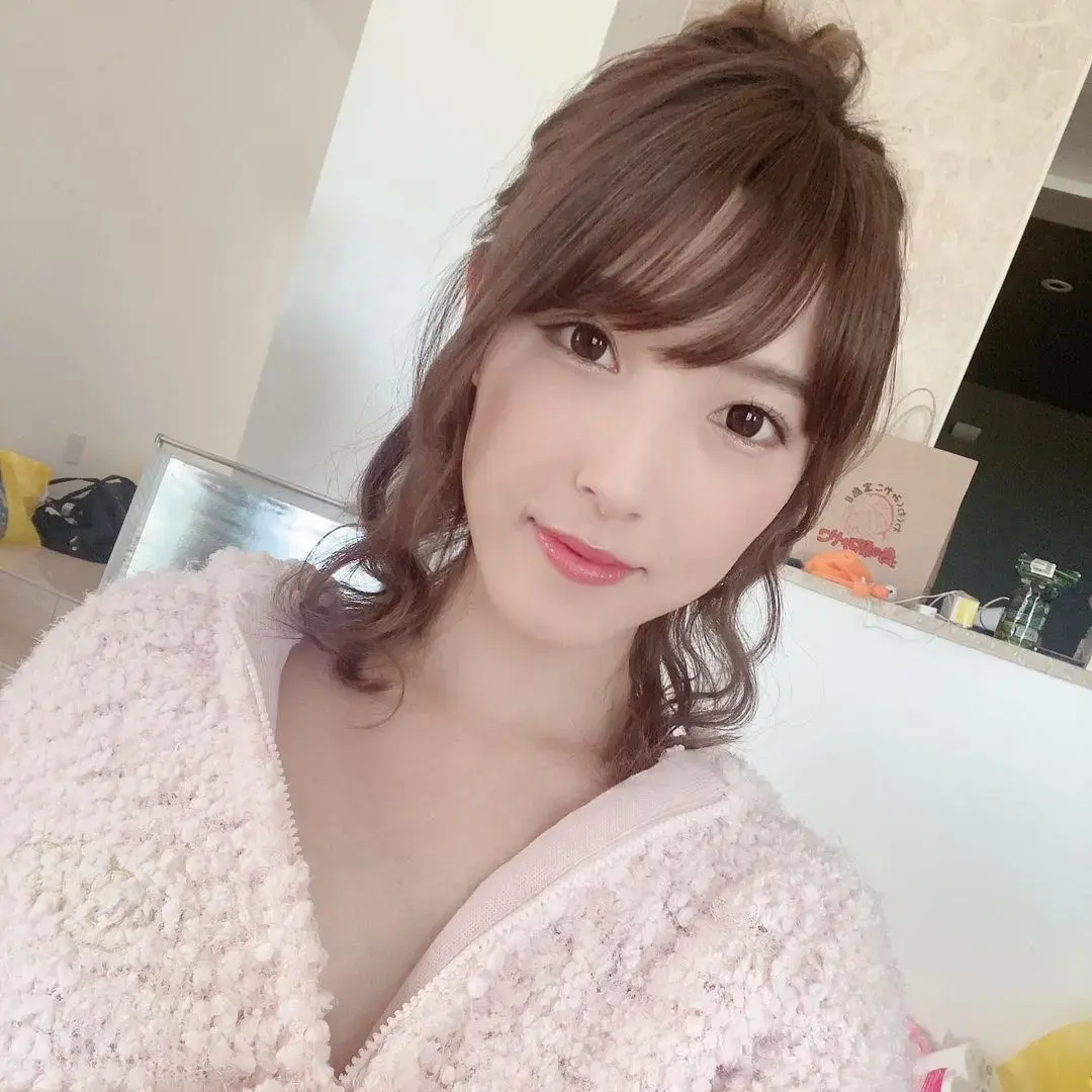 人气网红森泽佳奈 (飯岡かなこ)个人资料及图片