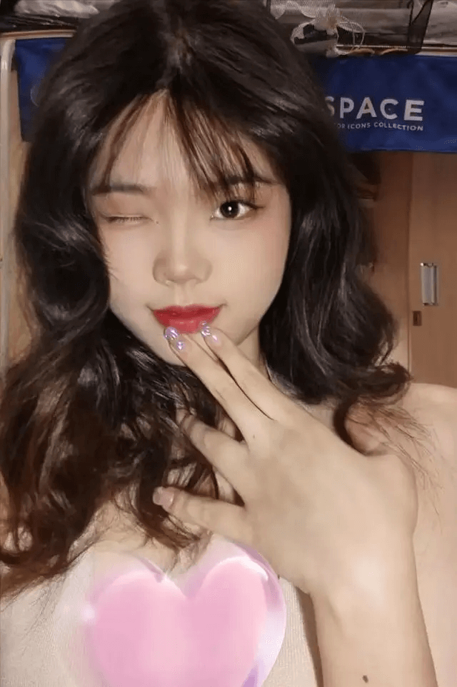 淮阴纯爱战神月供4000养小女友，被大四体育生截胡聊天曝光