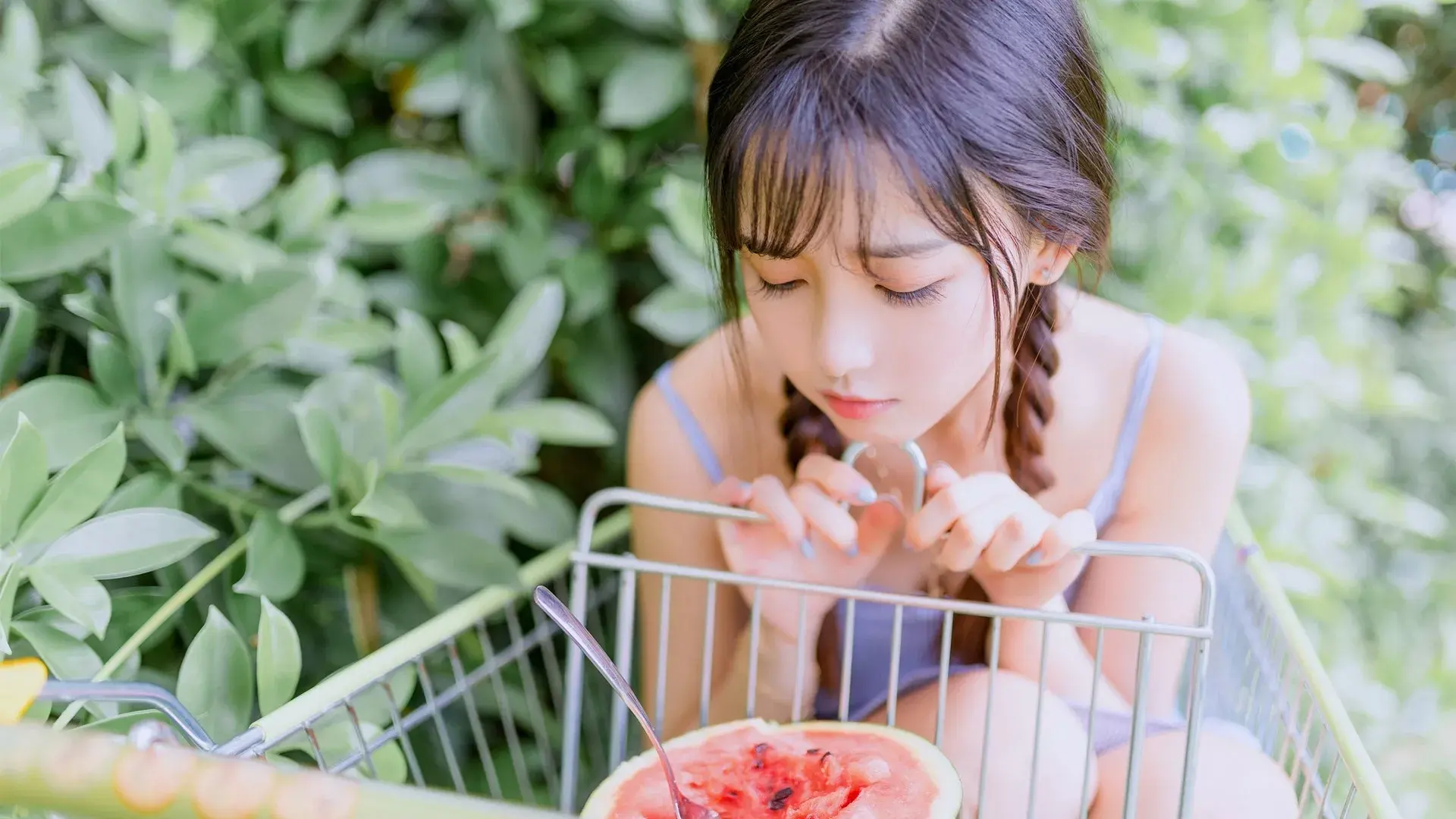 国产亚洲一卡2卡3卡网站是什么意思？