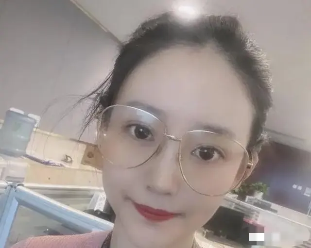 成都黑帽门吴施蒙出轨黑人视频,让其在p站成热搜